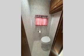 Used 1998 NuWa Hitchhiker 35 1/2 BWTG Photo