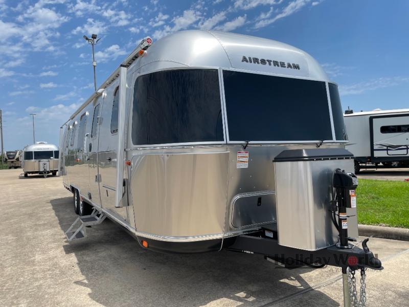 New 2024 Airstream RV Classic 33FB Travel Trailer at Holiday World