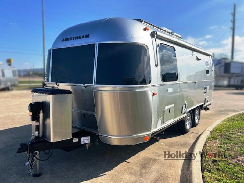 New 2024 Airstream RV Flying Cloud 23FB Travel Trailer at Holiday World