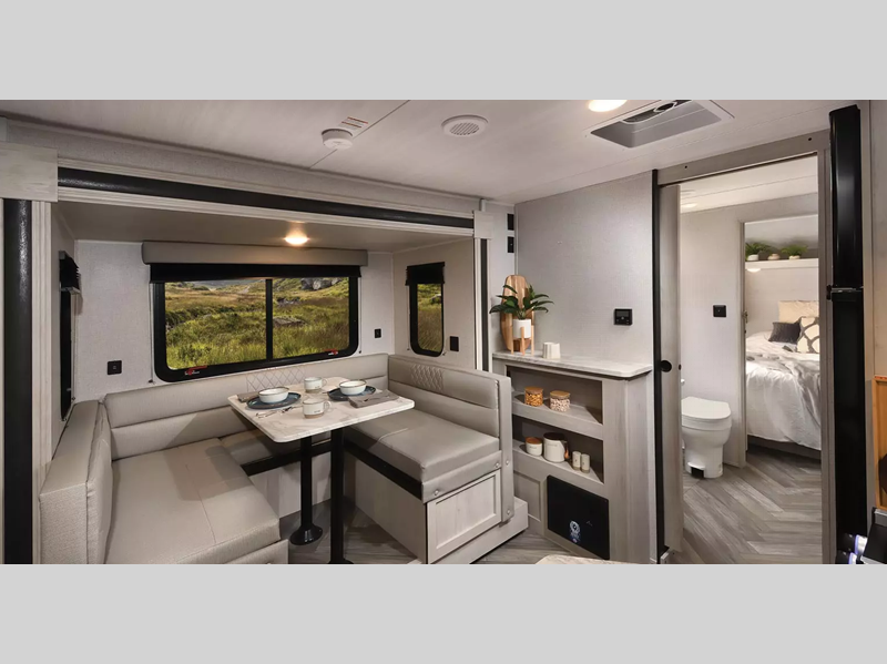 5th Wheel RVs by East To West RV at Wholesale Price