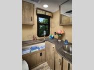 Used 2018 Dynamax isata 4 31DS image