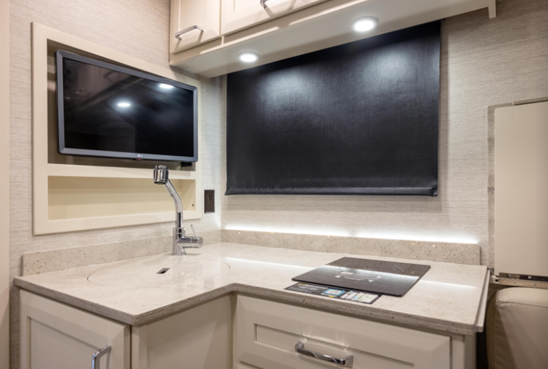 New 2024 Tiffin Motorhomes Wayfarer 25 RLW Motor Home Class C Diesel