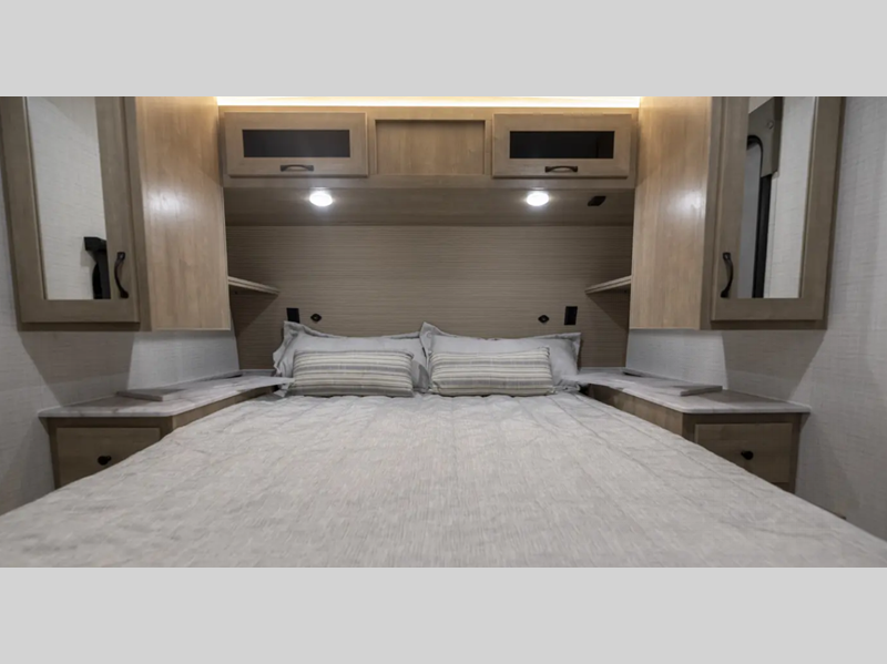 Palomino Solaire Ultra Lite Image