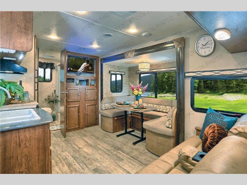 Used 2017 Coachmen RV Freedom Express 248RBS Travel Trailer at Sky