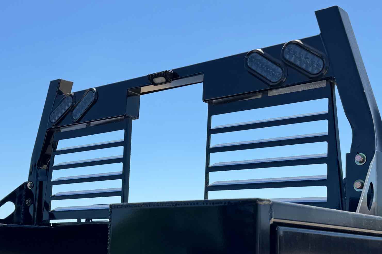 Hauler Headache Rack with Vertical Posts (Marble)