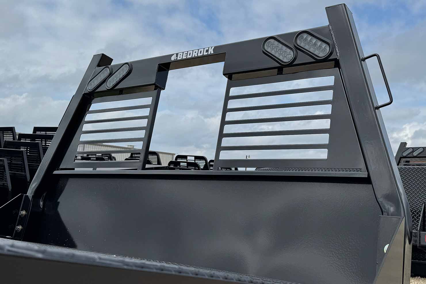 Hauler Headache Rack with Vertical Posts