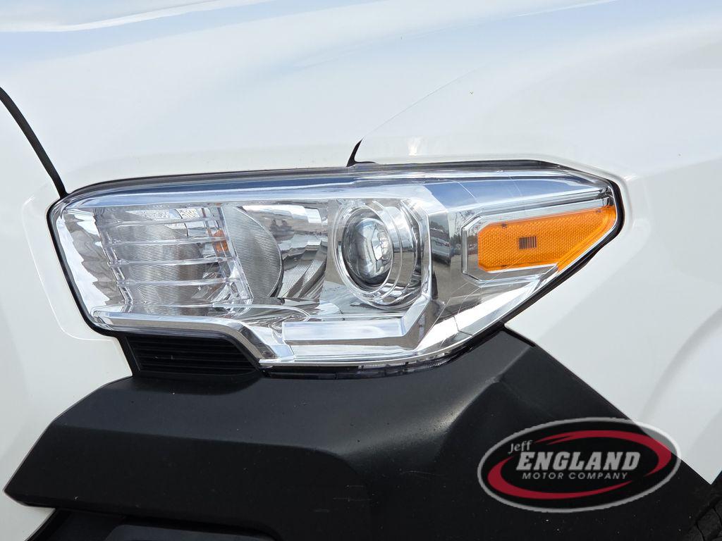 2017 Toyota Tacoma SR photo 4