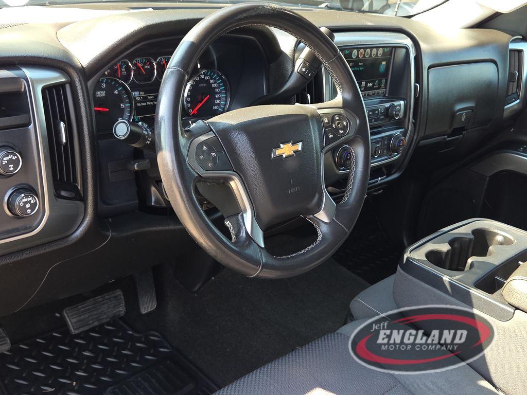 2018 Chevrolet Silverado LT photo 17