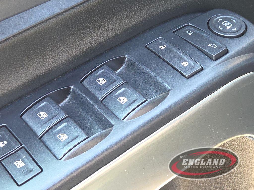 2018 Chevrolet Silverado LT photo 19