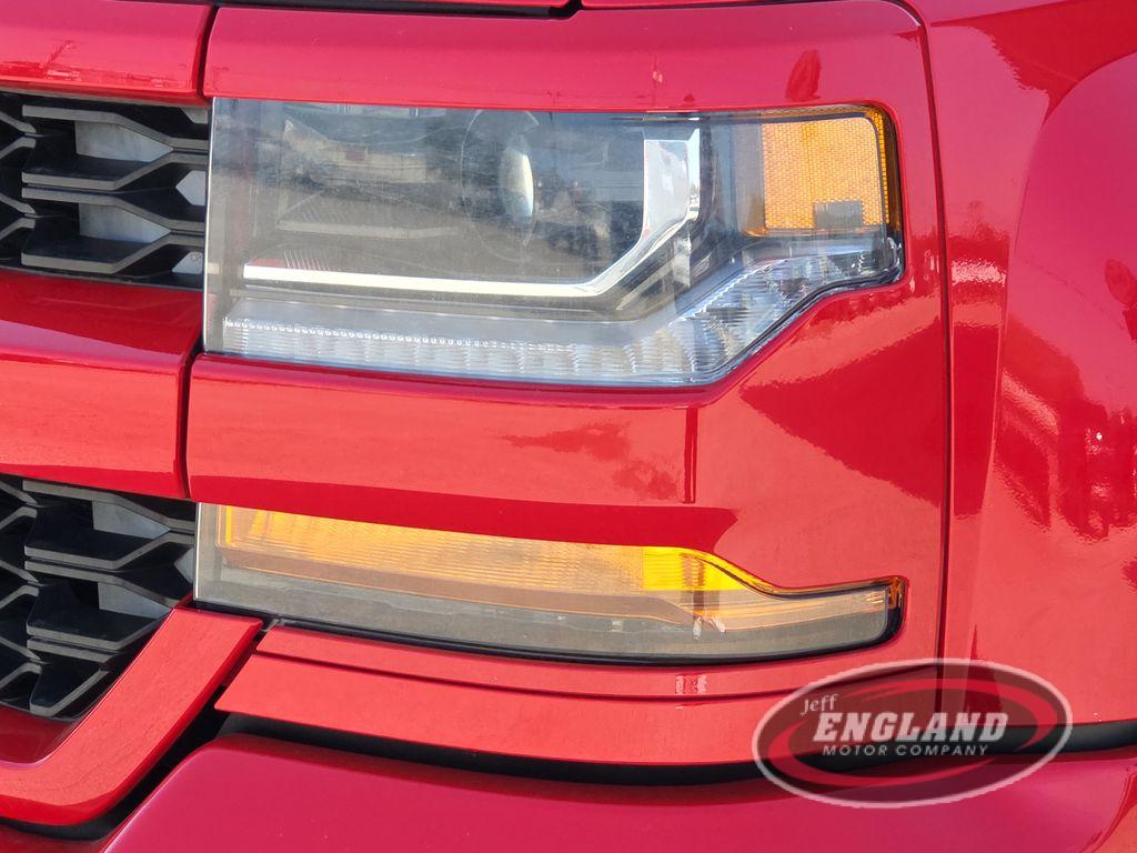 2016 Chevrolet Silverado Custom photo 4