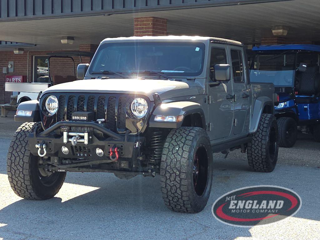 2021 Jeep Gladiator Willys Sport photo 2