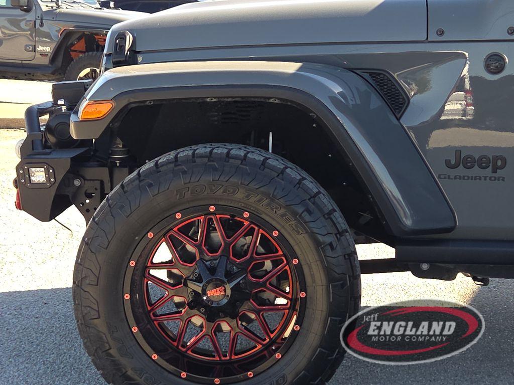 2021 Jeep Gladiator Willys Sport photo 4