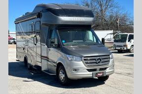 Used 2020 Tiffin Motorhomes WAYFARER 25RW Photo