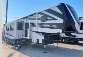 New 2025 Jayco Seismic 395 Photo