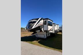 Used 2017 Grand Design Momentum 376TH Photo