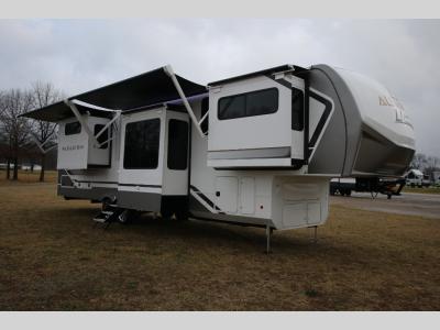 2025 Alliance RV Paradigm 385FL for sale near Coloma, MI
