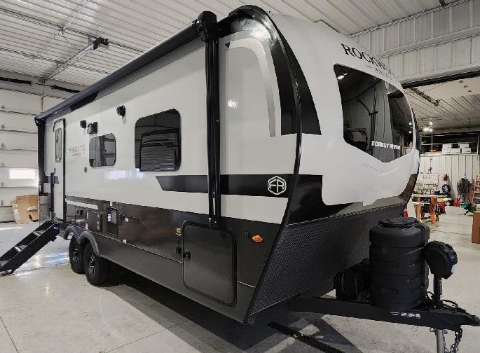 R1931-Chocolate w Sedona Cabinets