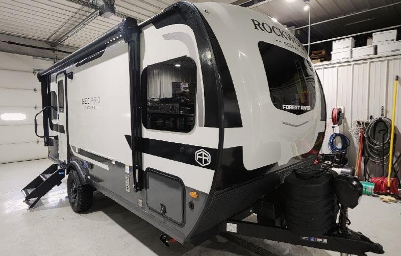 R1934 in Stone and  Andover Sable