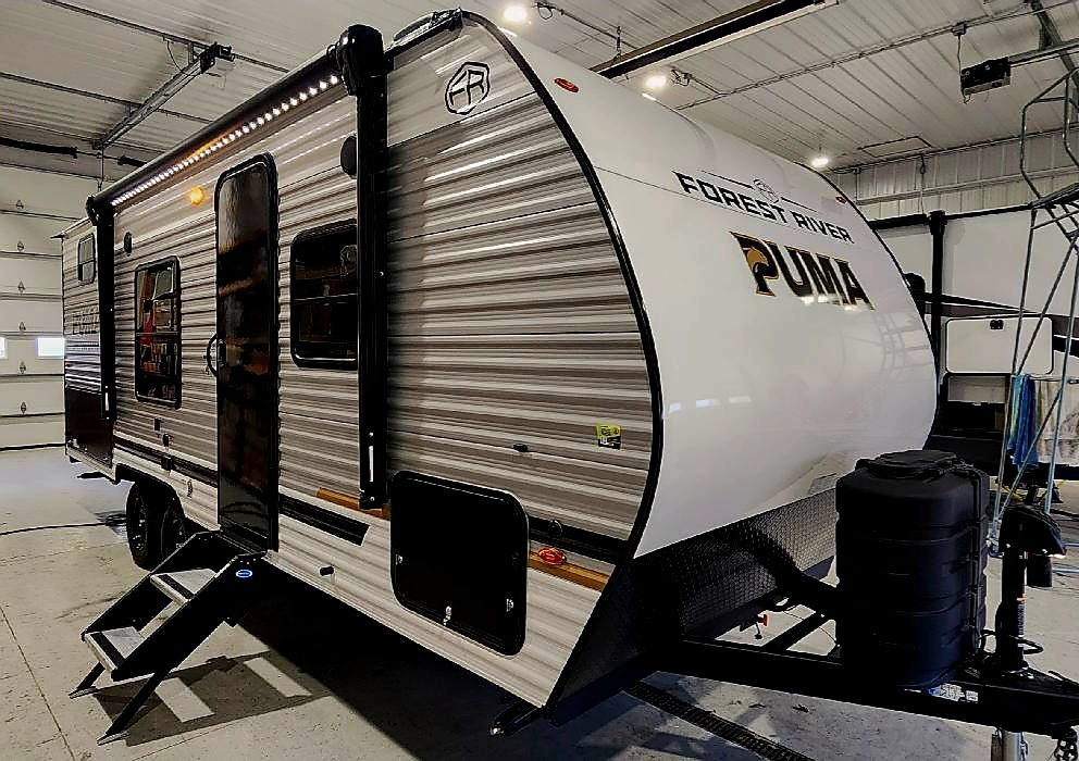 P663 w Stone Interior