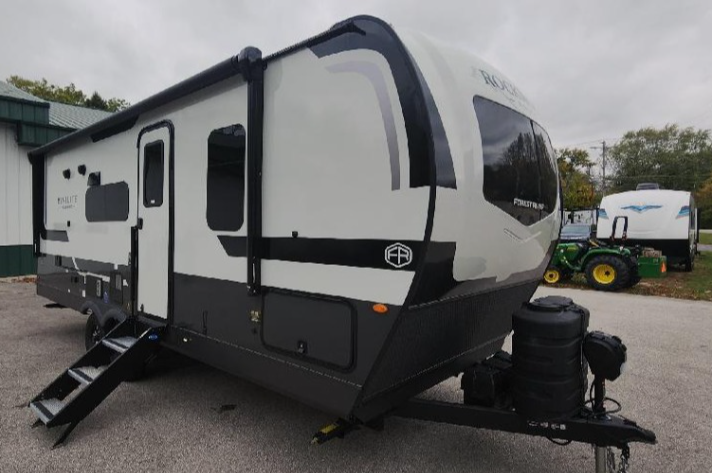 R1922-w Chocolate and Sedona Cabinets