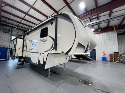 Used 2018 Grand Design Reflection 327RST