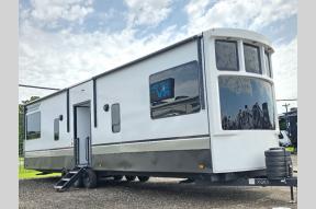 Used 2025 CrossRoads RV Hampton 404DPX Photo