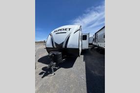 Used 2022 CrossRoads RV Sunset Trail SS253RB Photo