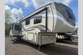Used 2018 Jayco Pinnacle 37RLWS Photo