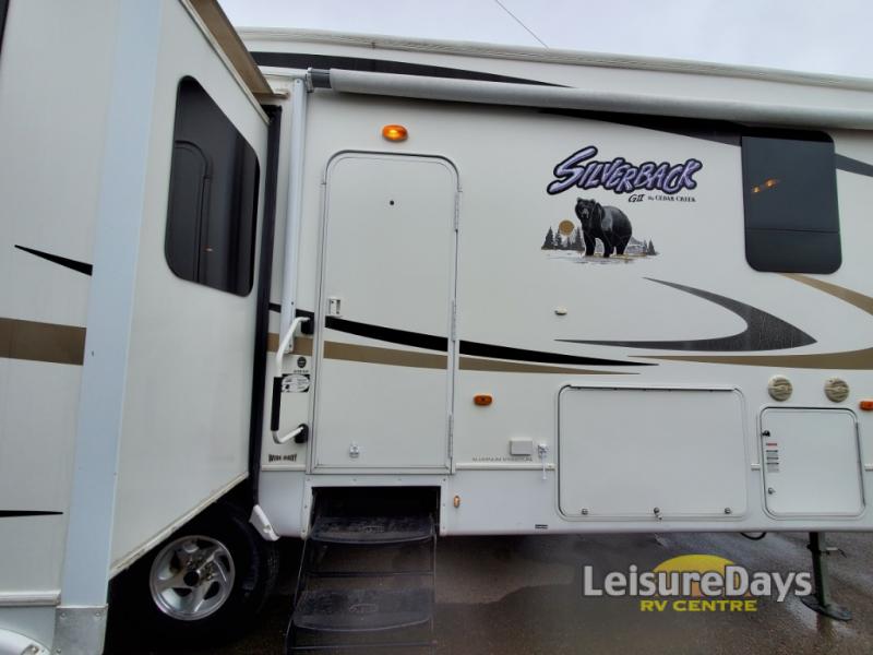 Used 2010 Forest River RV Cedar Creek Silverback 29RE Fifth Wheel at ...