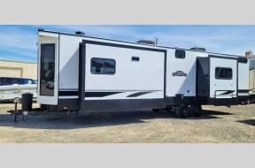 New 2024 CrossRoads RV Hampton HP372FDB Photo