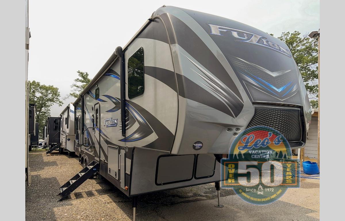 Fuzion toy hauler