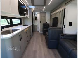 Front to Back - Newmar Freedom Aire 2515