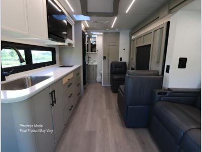 Front to Back - Newmar Freedom Aire 2515