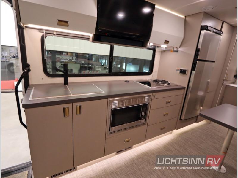 2024 Mercedes Benz Sprinter photo 4