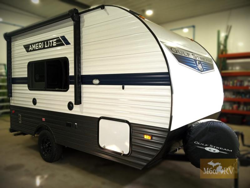 Lightweight travel trailer