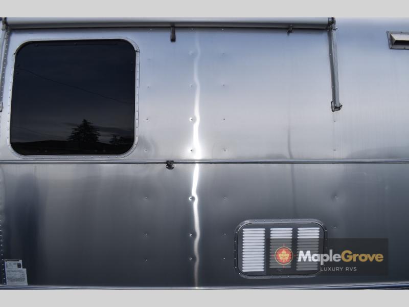 Used 2018 Airstream RV Classic 33FB Travel Trailer at Maple Grove RV ...