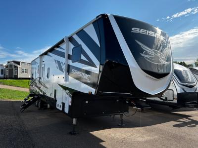 Jayco Seismic Toy Hauler Fifth Wheel | Bloomer, WI | Willies RV