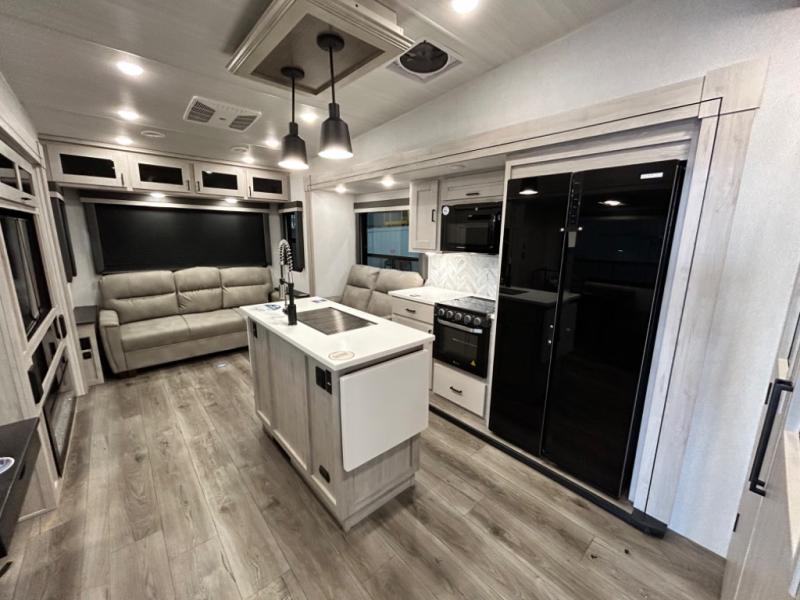 New 2024 EAST TO WEST Blackthorn 3101RL-OK Fifth Wheel at Markquart RV ...