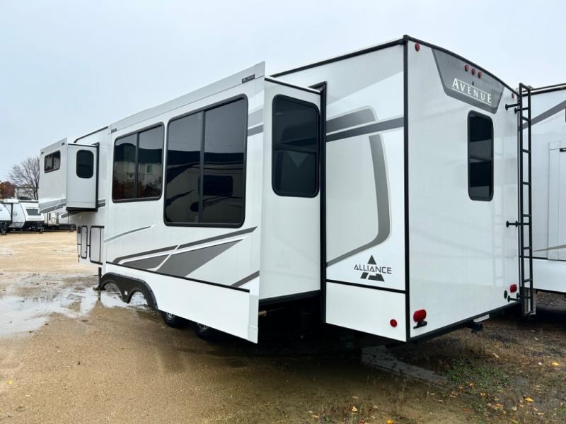 New 2024 Alliance RV Avenue 33RKS Fifth Wheel at Markquart RV Hallie ...