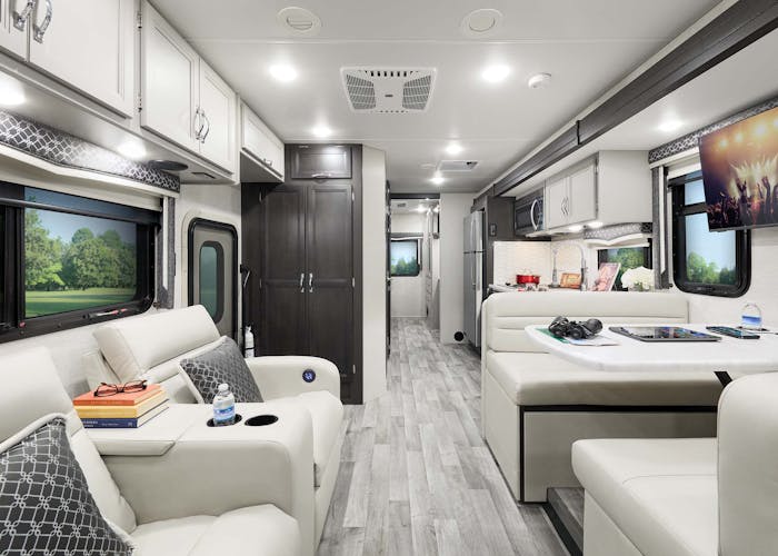 Thor Motor Coach Magnitude MB24