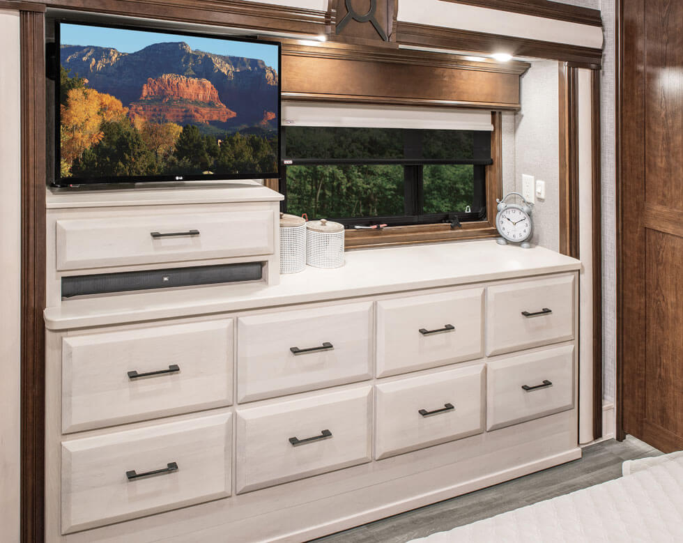 DRV Luxury Suites Mobile Suites Kitchen