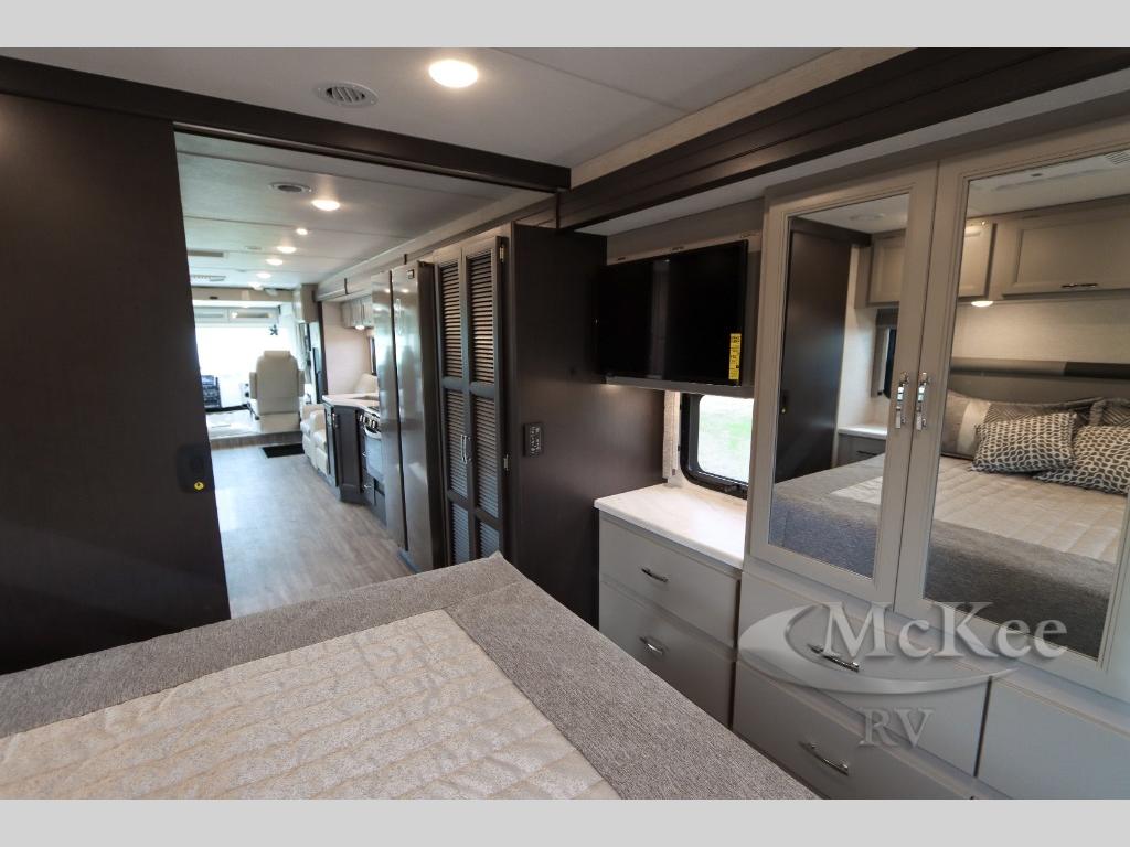 New 2025 Thor Motor Coach Luminate CC35 Motor Home Class A at