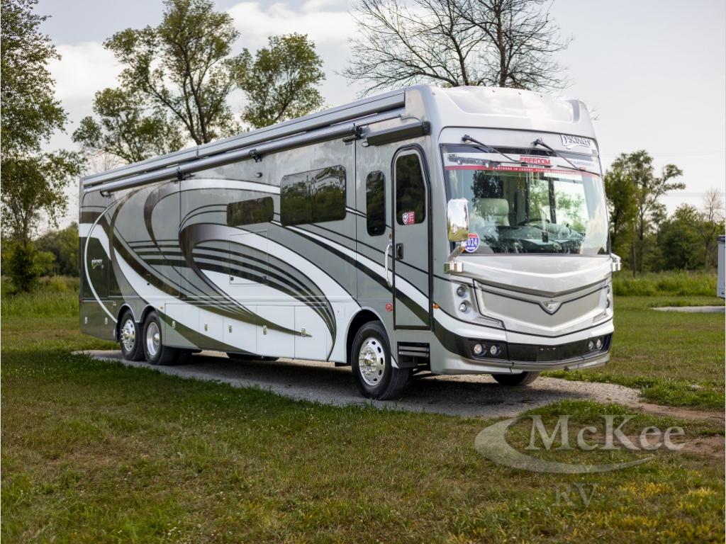 2021 Fleetwood Discovery LXE 44B specs and literature guide