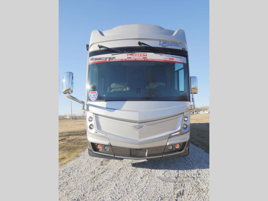 2023 Fleetwood Discovery LXE 44B Class A Specs