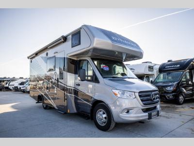 2026 Dynamax isata 3 24FW - Front Passenger