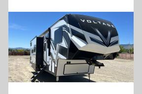 Used 2021 Dutchmen RV Voltage 4175 Photo