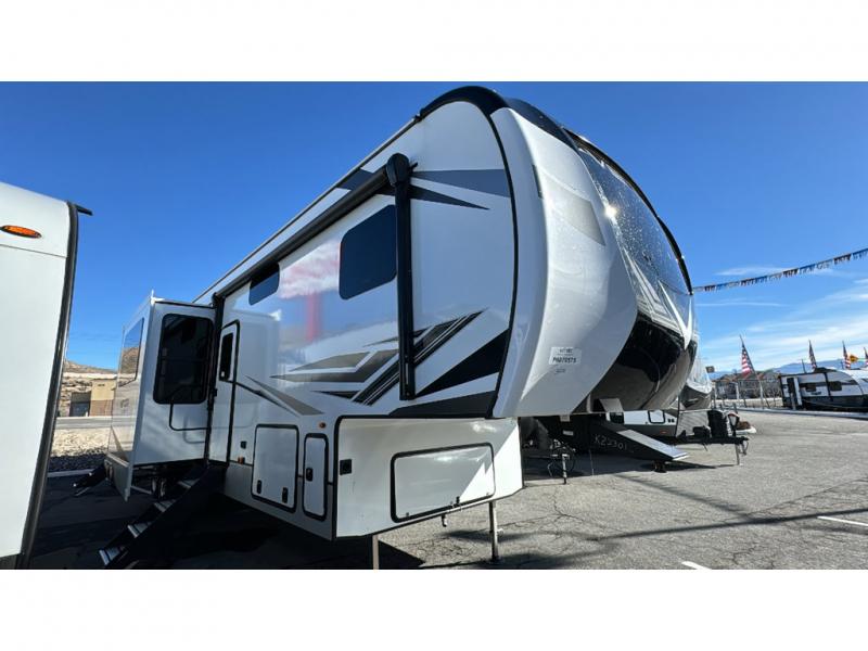 CAMPER　37 New 2025 Genesis Supreme 37 CKXL Toy Hauler Fifth Wheel at