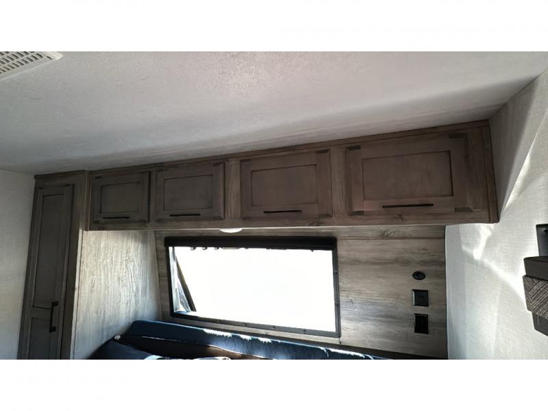 New 2023 KZ Venom V-Series V3916TK Toy Hauler Fifth Wheel at