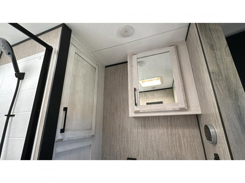 New 2023 KZ Venom V-Series V3916TK Toy Hauler Fifth Wheel at