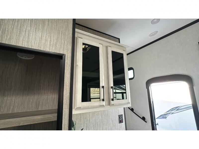 New 2023 KZ Venom V-Series V3916TK Toy Hauler Fifth Wheel at